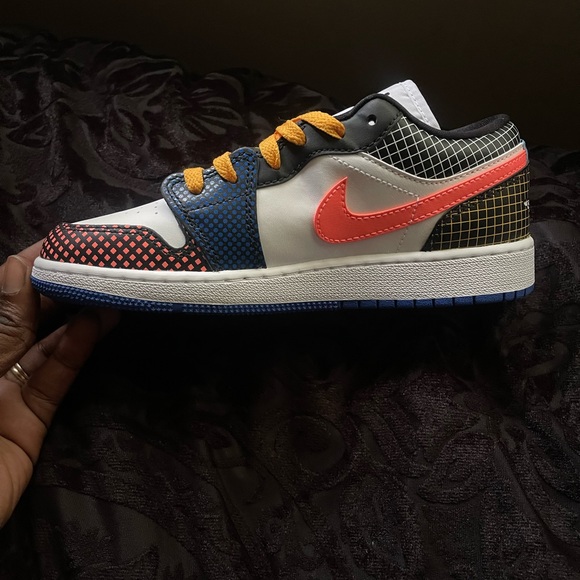 Nice cute pair of Brand New Air Jordan Lows size 4.5Y - Picture 7 of 8